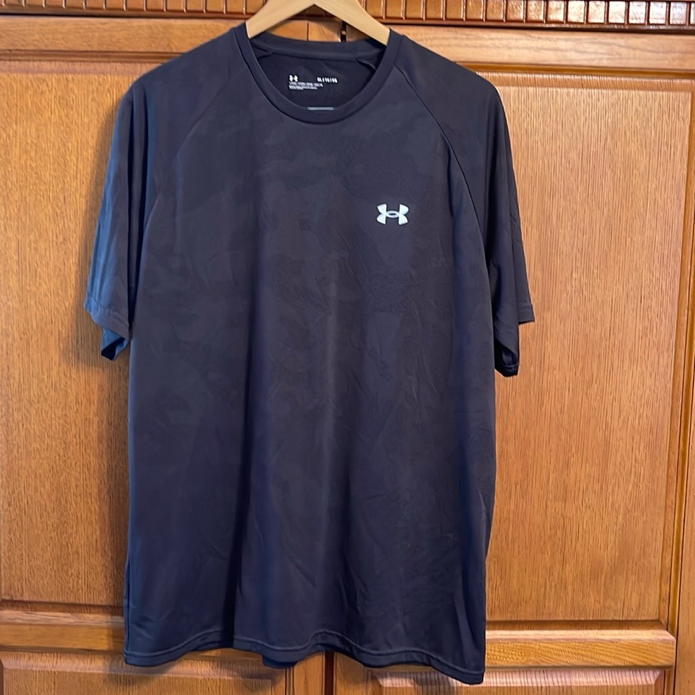 Under Armour XL shirt in excellent condition